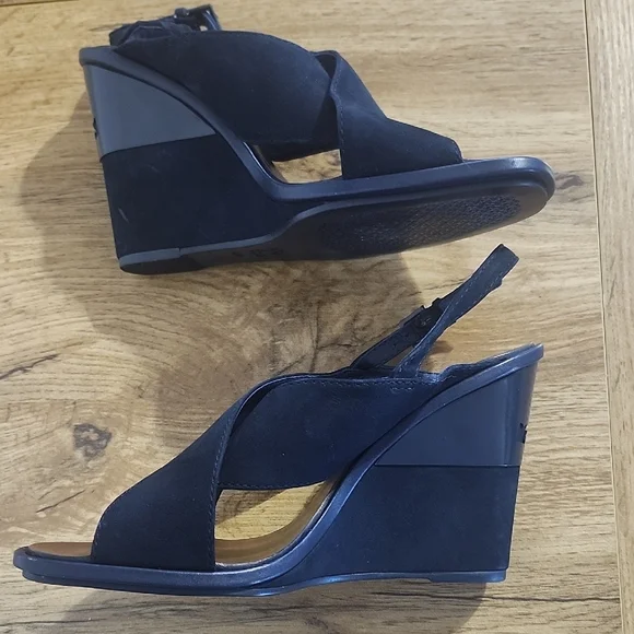 Tory Burch Plataforms Navy and Brown Women's Wedge Sandals - Picture 6 of 16